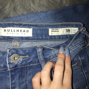 Bullhead low rise skinny blue jeans
